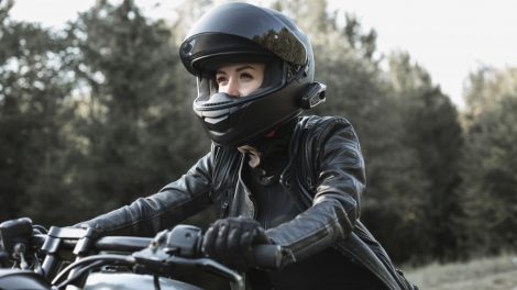 Guide to Choose Helmets for Women Motorcyclists